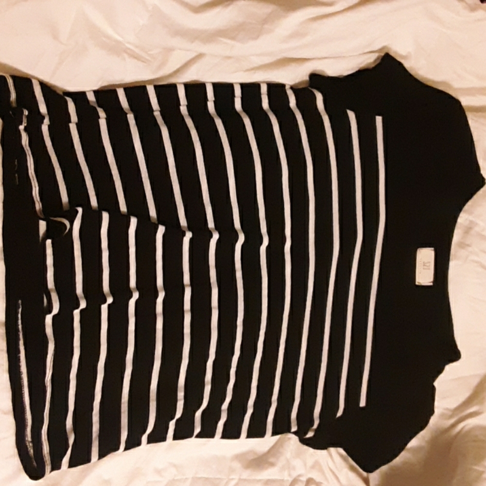 •Short sleeve •Black and White striped